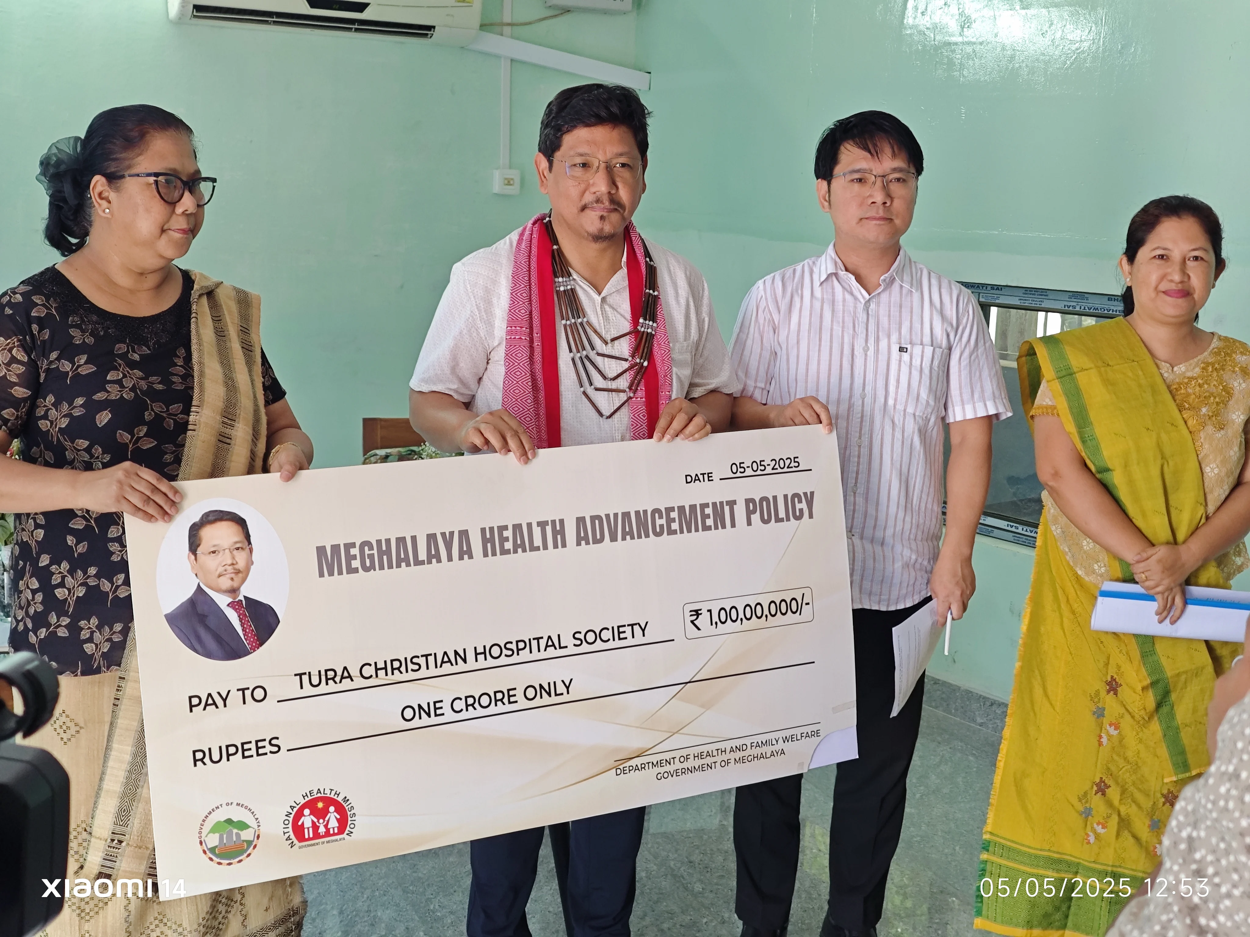 CM handing over cheque